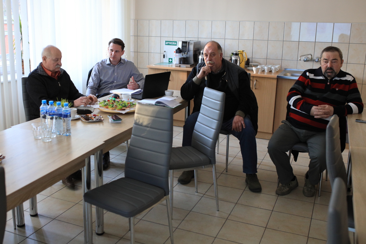 na zdjęciu grupa radnych