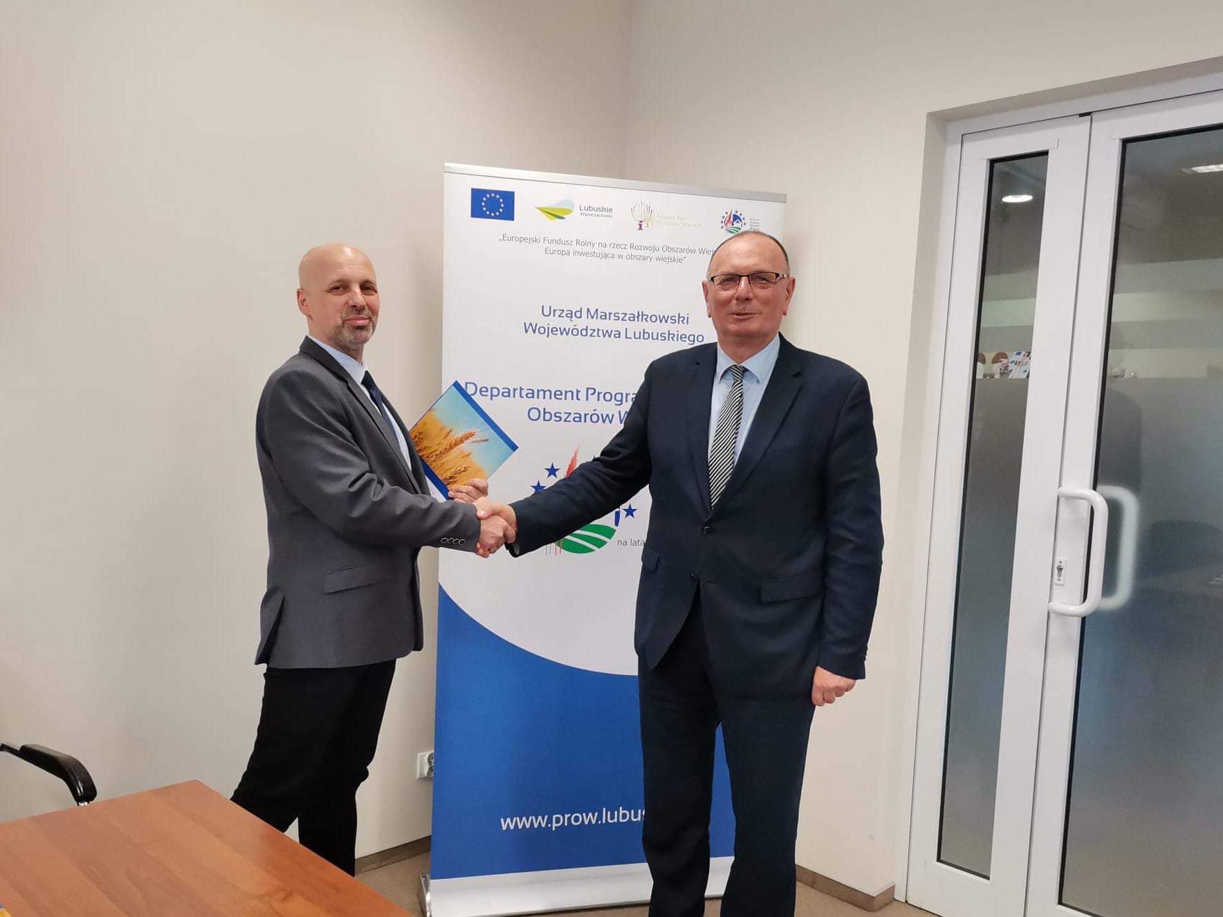 na fotografii Prezes Zarządu Spółki- Krzysztof Kołodziejczyk i wice marszałek województwa lubuskiego