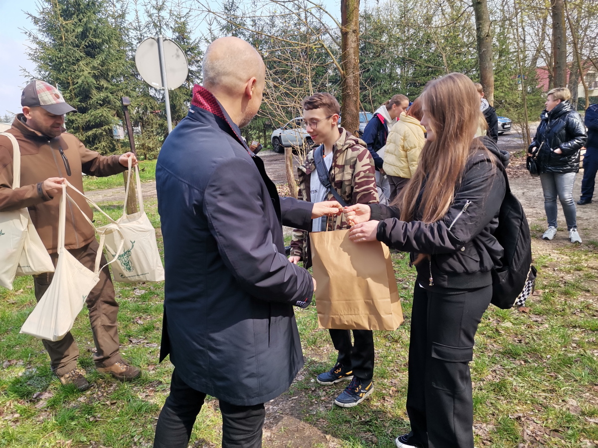 wreczenie upominków uczestnikom 