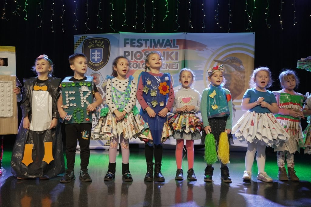 dzieci na festiwalu