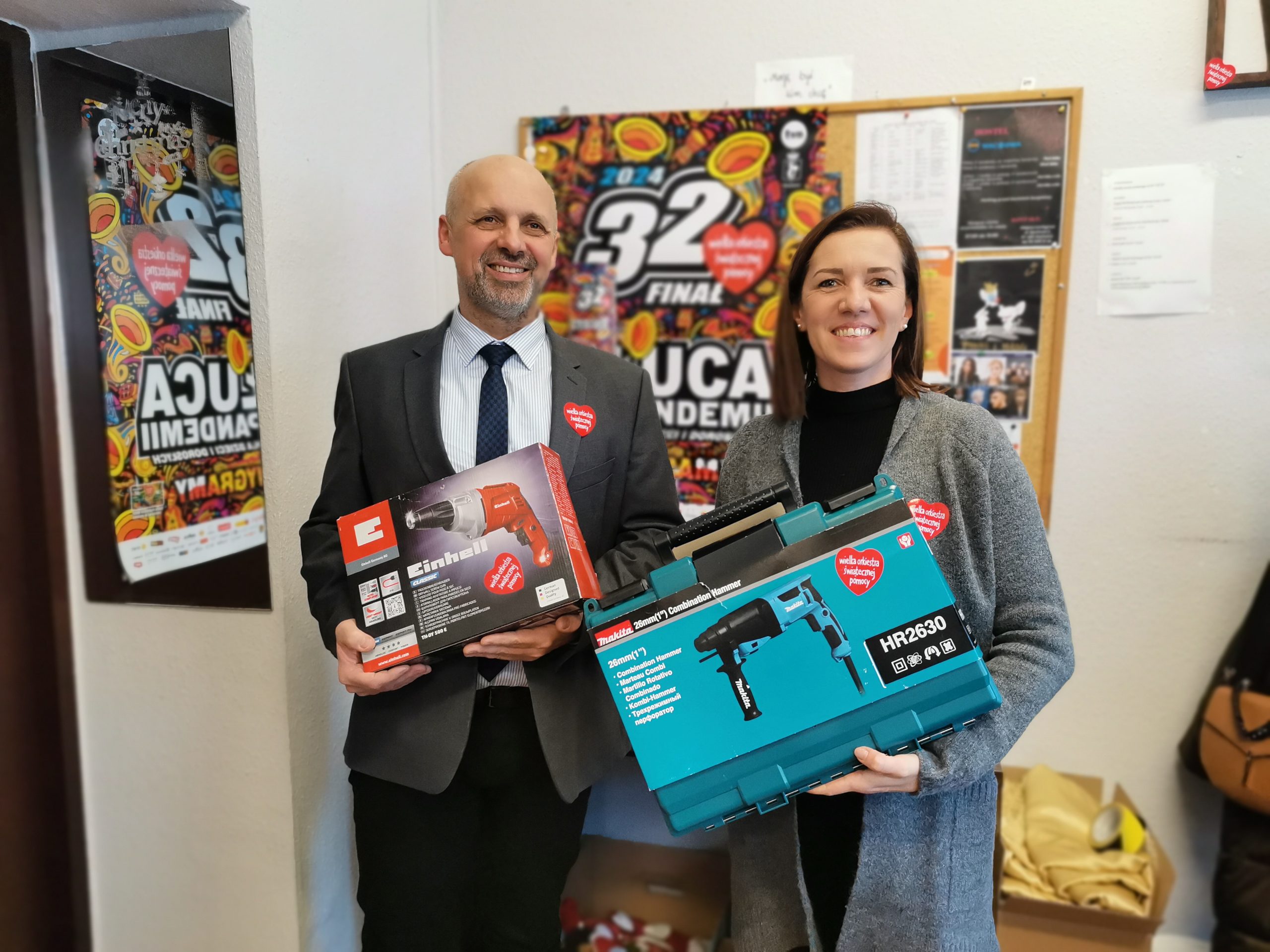 na zdjęciu przez spółki wraz z organizatorem WOŚP