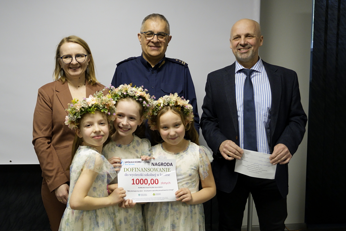 na zdjęciu laureaci konkursu